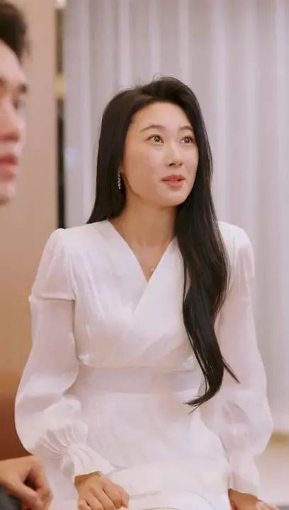 《郁总，离婚协议请签收》：一场硝烟弥漫的商业战与情感纠葛，她如何逆袭夺回一切？